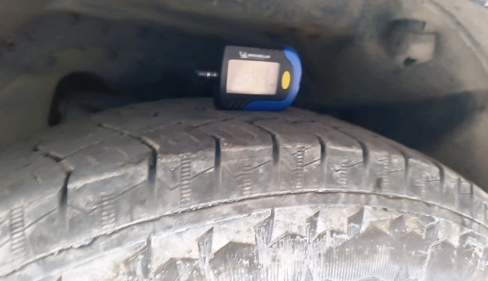 2019 Tata Hexa XT 4X2 7 STR, Diesel, Manual, 58,838 km, tyre