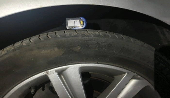 2012 Audi A4 2.0 TDI, Diesel, Automatic, 1,10,451 km, tyre