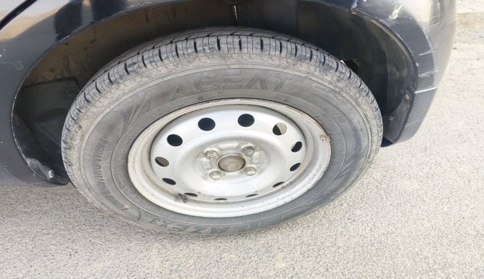 2015 Maruti Ritz LXI, Petrol, Manual, 80,186 km, tyre