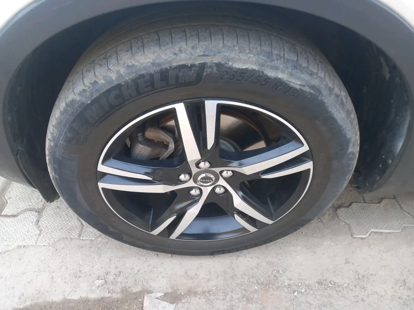 2021 Volvo XC 40 T4 R Design, Petrol, Automatic, 42,694 km, tyre