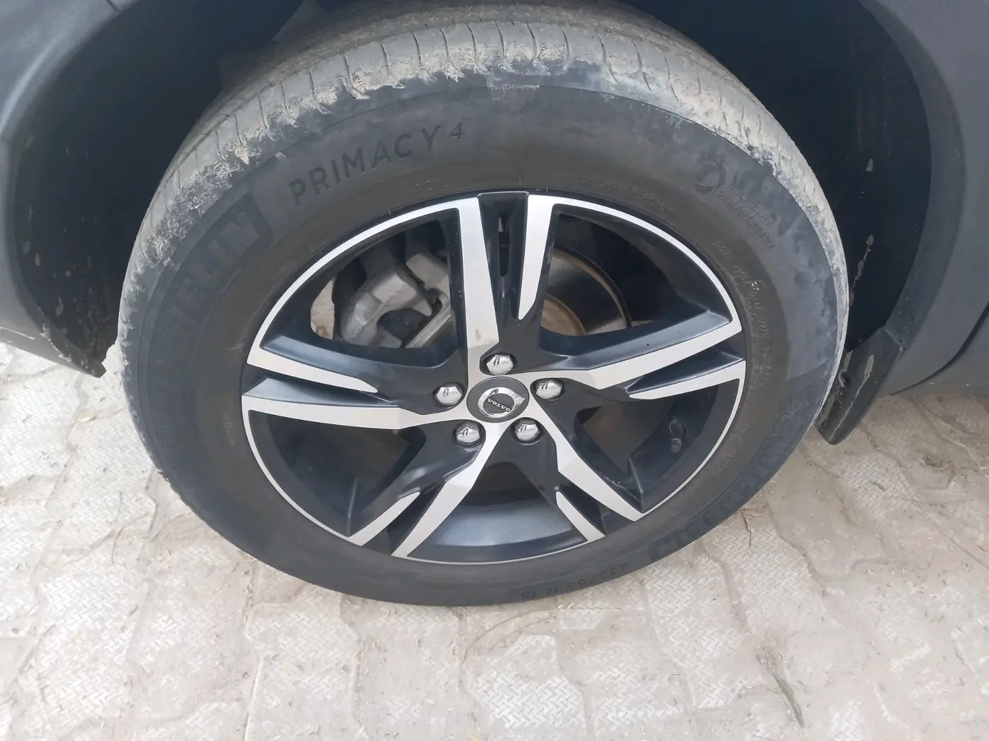 2021 Volvo XC 40 T4 R Design, Petrol, Automatic, 42,694 km, tyre