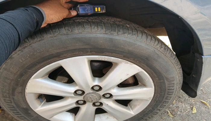 2011 Toyota Corolla Altis G DIESEL, Diesel, Manual, 1,71,994 km, tyre