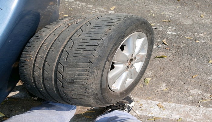 2011 Toyota Corolla Altis G DIESEL, Diesel, Manual, 1,71,994 km, tyre