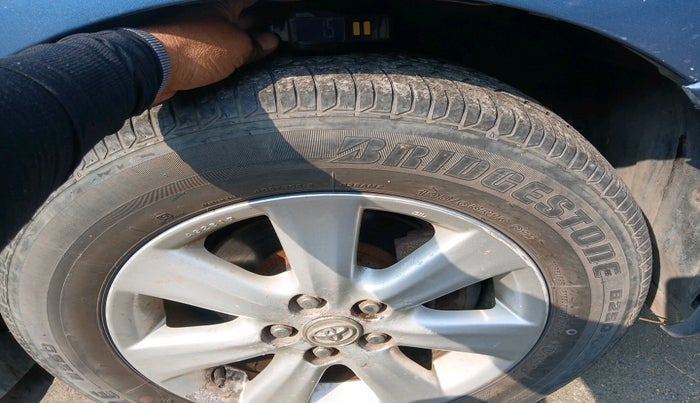 2011 Toyota Corolla Altis G DIESEL, Diesel, Manual, 1,71,994 km, tyre