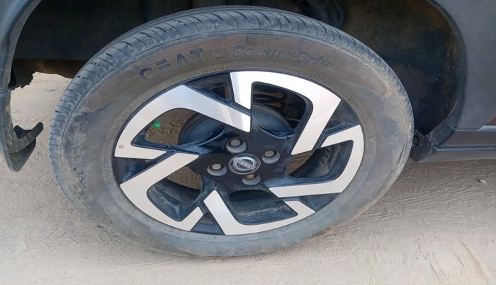 2022 Nissan MAGNITE XV TURBO CVT, Petrol, Automatic, 32,552 km, tyre