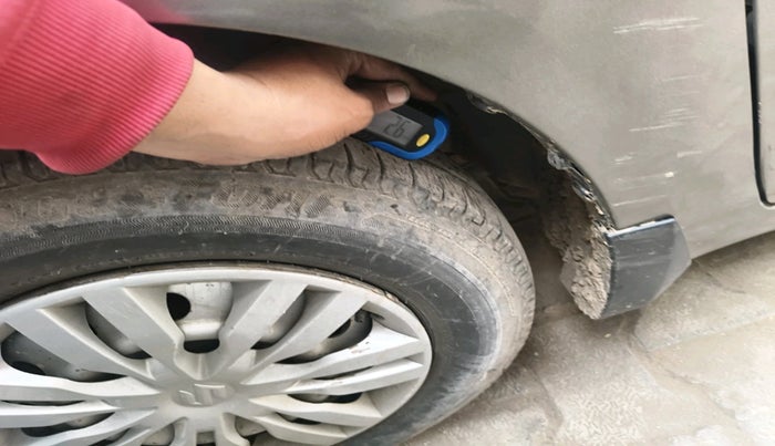 2015 Maruti Swift Dzire LXI (O), Petrol, Manual, 84,872 km, tyre