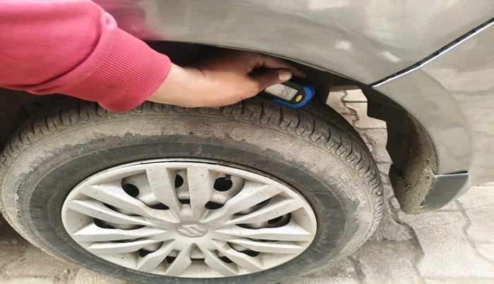 2015 Maruti Swift Dzire LXI (O), Petrol, Manual, 84,872 km, tyre