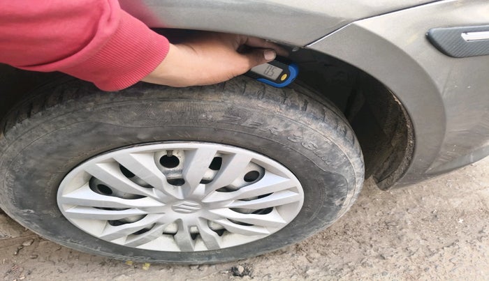 2015 Maruti Swift Dzire LXI (O), Petrol, Manual, 84,872 km, tyre