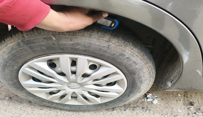 2015 Maruti Swift Dzire LXI (O), Petrol, Manual, 84,872 km, tyre