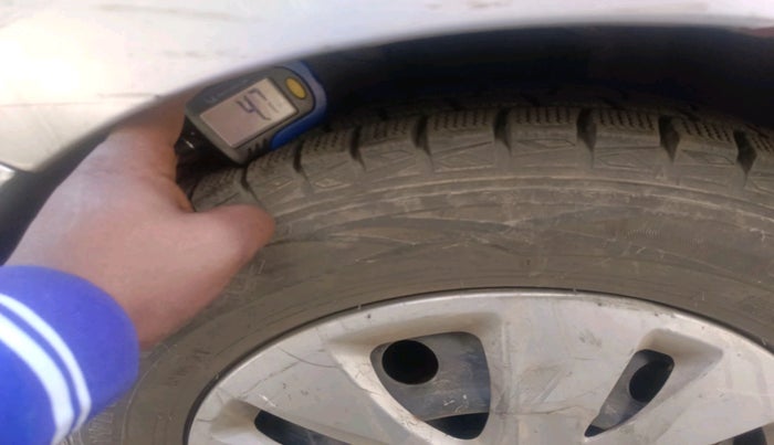 2013 Hyundai i10 MAGNA 1.2, Petrol, Manual, 1,36,697 km, tyre