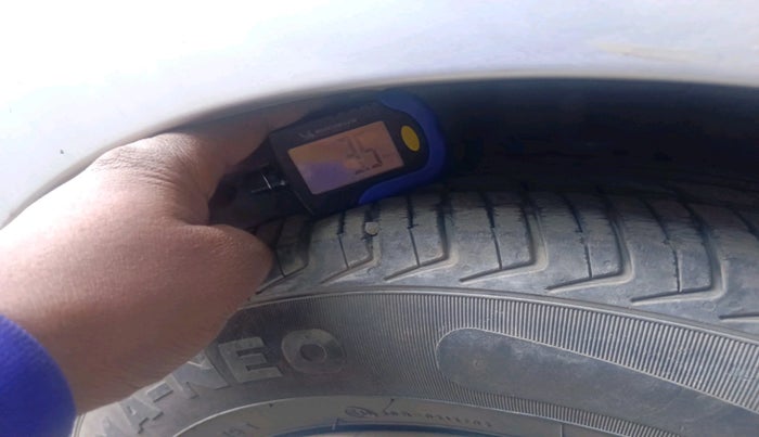 2013 Hyundai i10 MAGNA 1.2, Petrol, Manual, 1,36,697 km, tyre