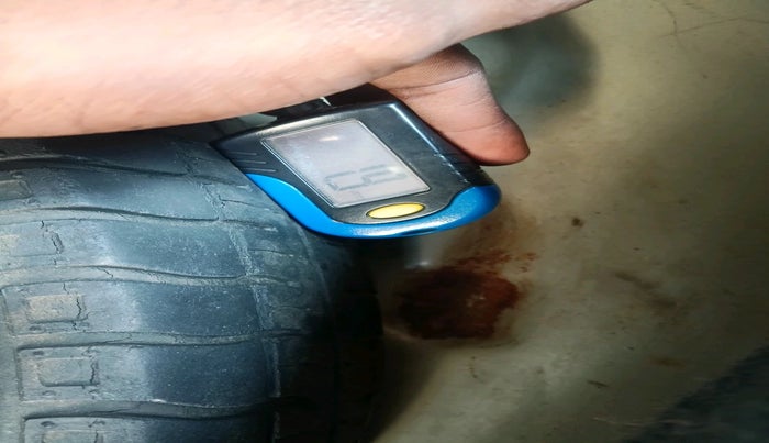 2011 Maruti Alto LXI, Petrol, Manual, 77,339 km, tyre