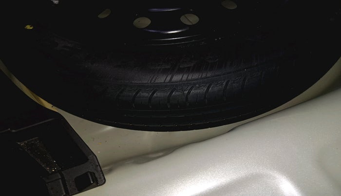 2024 Maruti Swift VXi (O), Petrol, Manual, 13,562 km, tyre