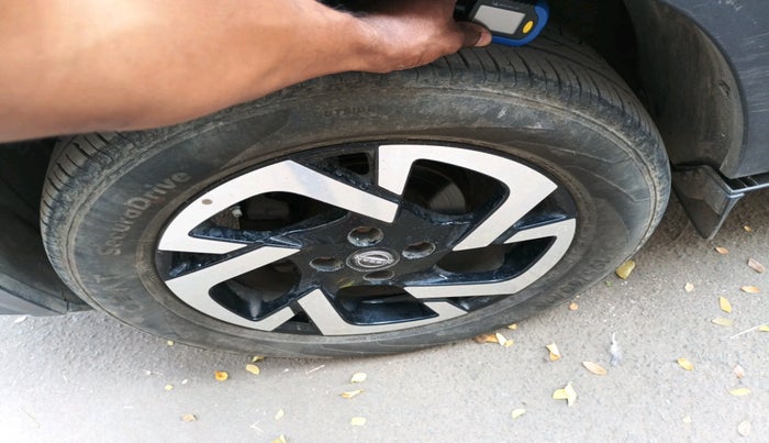 2022 Nissan MAGNITE XV PREMIUM TURBO CVT, Petrol, Automatic, 18,385 km, tyre