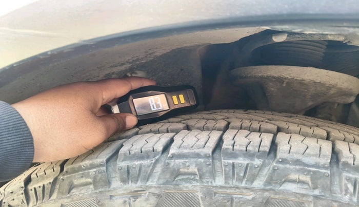 2012 Mahindra XUV500 W8, Diesel, Manual, 1,37,758 km, tyre