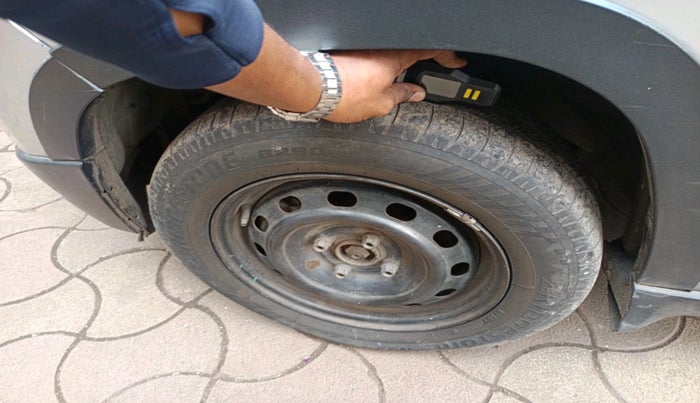 2016 Mahindra Kuv100 K4 D 6 STR, Diesel, Manual, 1,04,969 km, tyre