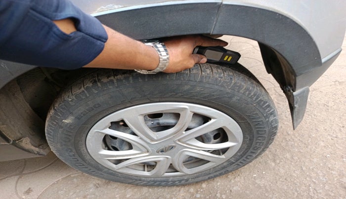 2016 Mahindra Kuv100 K4 D 6 STR, Diesel, Manual, 1,04,969 km, tyre