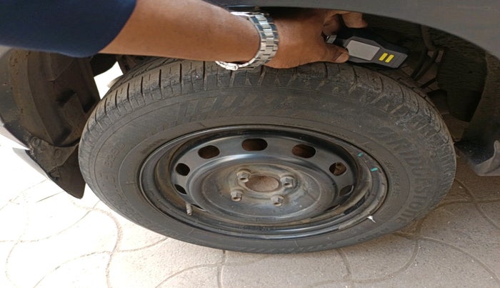 2016 Mahindra Kuv100 K4 D 6 STR, Diesel, Manual, 1,04,969 km, tyre