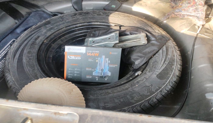 2016 Renault Kwid RXT 1.0 AMT, Petrol, Automatic, 95,338 km, tyre