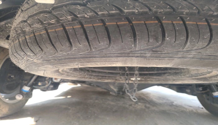 2025 Toyota Innova Crysta 2.4 GX 8STR, Diesel, Manual, 6,015 km, tyre