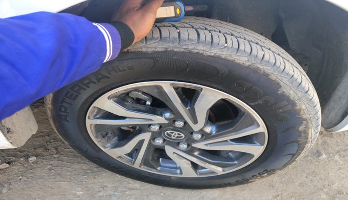 2025 Toyota Innova Crysta 2.4 GX 8STR, Diesel, Manual, 6,015 km, tyre