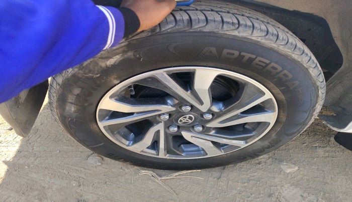 2025 Toyota Innova Crysta 2.4 GX 8STR, Diesel, Manual, 6,015 km, tyre