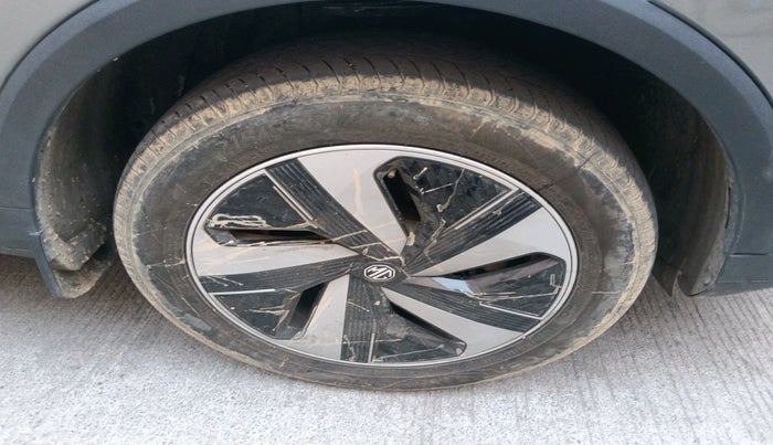 2024 MG ZS EV Excite Pro, Electric, Automatic, 31,543 km, tyre