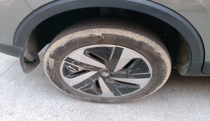 2024 MG ZS EV Excite Pro, Electric, Automatic, 31,543 km, tyre