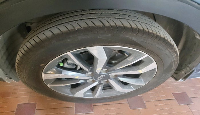 2021 Mahindra XUV300 W8 (O) 1.2 PETROL AMT, Petrol, Automatic, 55,198 km, tyre