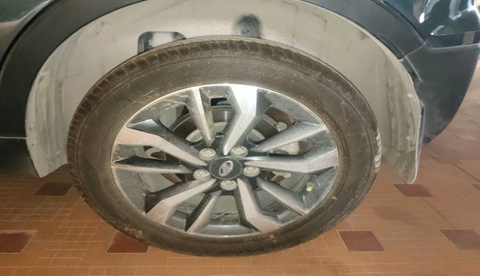 2021 Mahindra XUV300 W8 (O) 1.2 PETROL AMT, Petrol, Automatic, 55,198 km, tyre