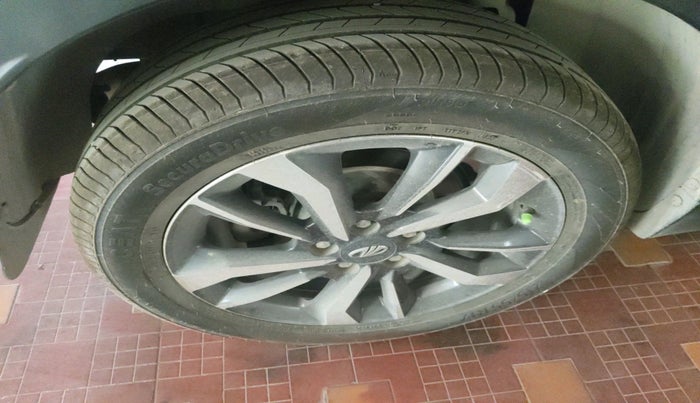 2021 Mahindra XUV300 W8 (O) 1.2 PETROL AMT, Petrol, Automatic, 55,198 km, tyre