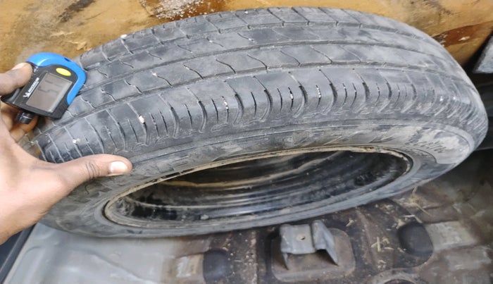 2014 Hyundai Grand i10 ASTA 1.1 CRDI, Diesel, Manual, 1,39,005 km, tyre