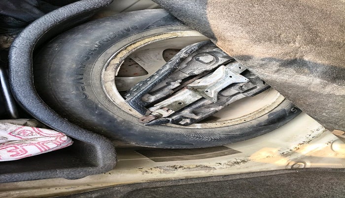 2011 Skoda Rapid ELEGANCE 1.6 TDI CR MT, Diesel, Manual, 1,35,887 km, tyre