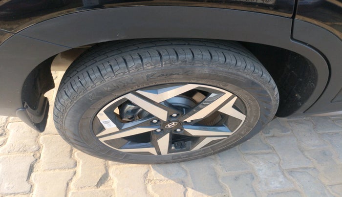 2024 Hyundai ALCAZAR PRESTIGE 1.5 TURBO PETROL MT 7STR, Petrol, Manual, 6,525 km, tyre