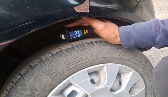 2011 Chevrolet Spark LS 1.0, Petrol, Manual, 1,23,316 km, tyre