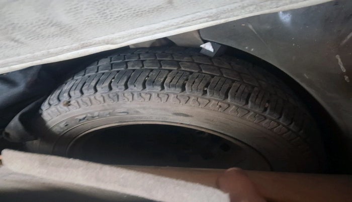 2011 Chevrolet Spark LS 1.0, Petrol, Manual, 1,23,316 km, tyre