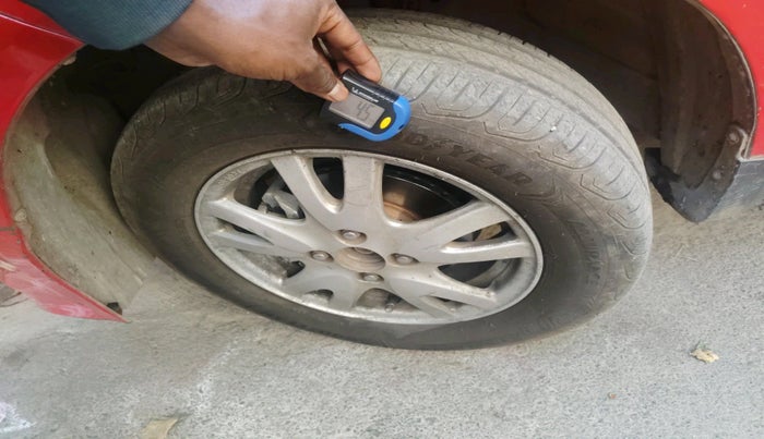 2013 Honda Brio VX AT, Petrol, Automatic, 97,030 km, tyre