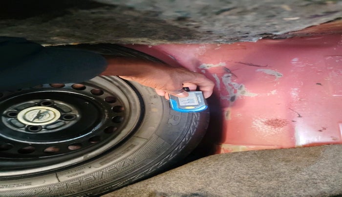 2013 Honda Brio VX AT, Petrol, Automatic, 97,030 km, tyre