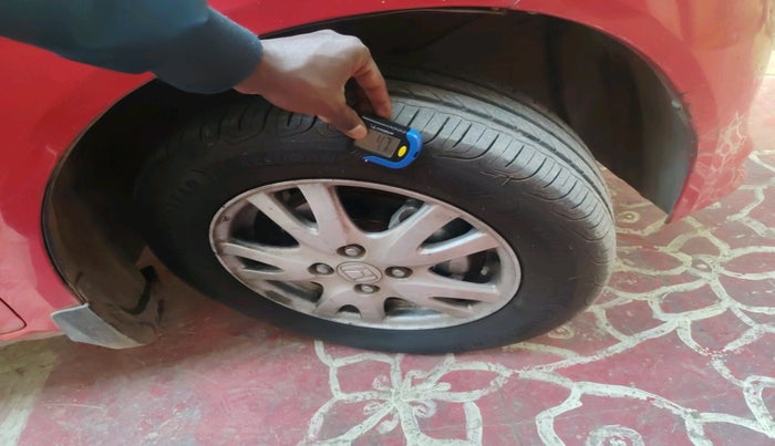 2013 Honda Brio VX AT, Petrol, Automatic, 97,030 km, tyre