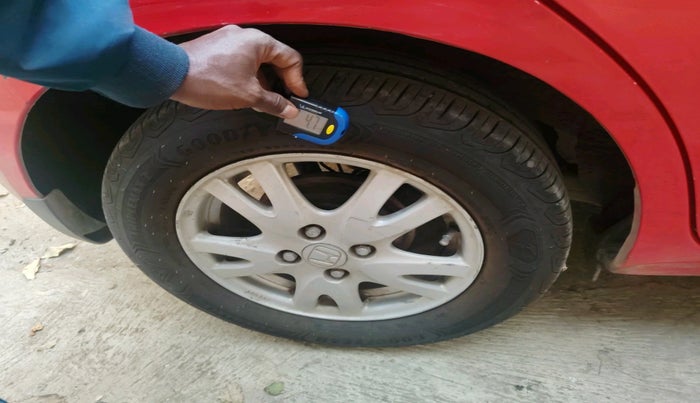 2013 Honda Brio VX AT, Petrol, Automatic, 97,030 km, tyre