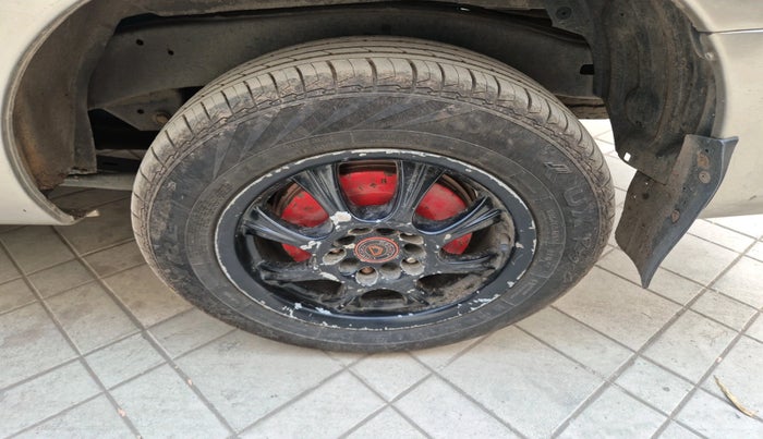 2011 Toyota Innova 2.5 G2 8STR, Diesel, Manual, 1,34,624 km, tyre