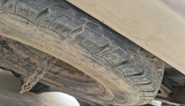 2011 Toyota Innova 2.5 G2 8STR, Diesel, Manual, 1,34,624 km, tyre