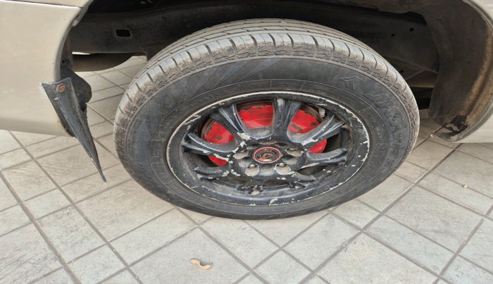 2011 Toyota Innova 2.5 G2 8STR, Diesel, Manual, 1,34,624 km, tyre