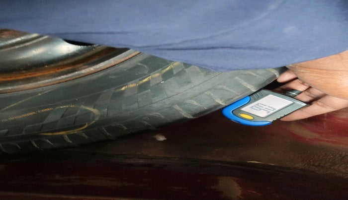 2012 Mahindra Verito 1.5 D6, Diesel, Manual, 1,39,055 km, tyre