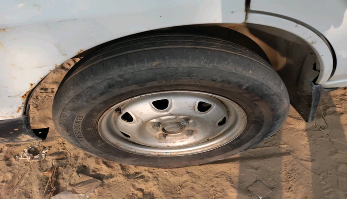 2011 Maruti Eeco 5 STR WITH A/C+HTR CNG, Petrol, Manual, 56,243 km, tyre