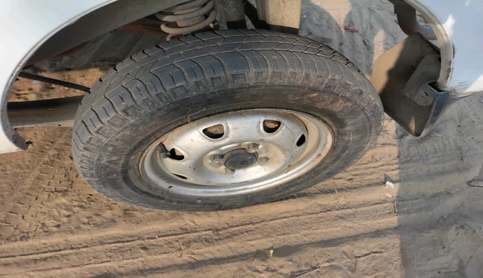 2011 Maruti Eeco 5 STR WITH A/C+HTR CNG, Petrol, Manual, 56,243 km, tyre