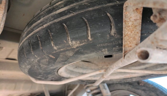 2011 Maruti Eeco 5 STR WITH A/C+HTR CNG, Petrol, Manual, 56,243 km, tyre