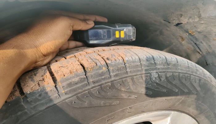 2014 Renault Duster 85 PS RXL DIESEL, Diesel, Manual, 1,22,487 km, tyre