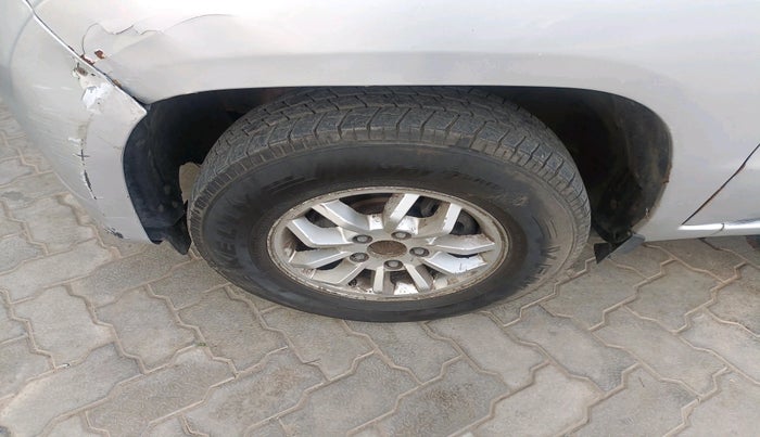 2015 Mahindra TUV300 T8, Diesel, Manual, 1,39,729 km, tyre