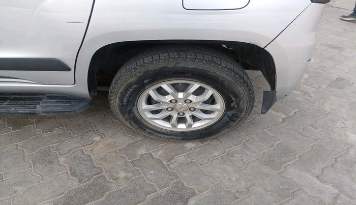 2015 Mahindra TUV300 T8, Diesel, Manual, 1,39,729 km, tyre